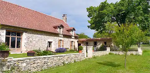 Gîte le Grand Claud à Eyzerac - Maison et jardin